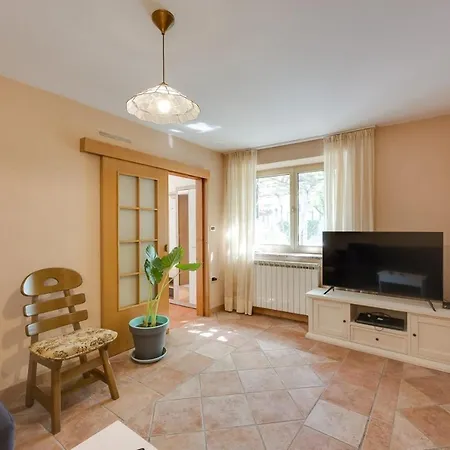 Semesterbostad House Planik