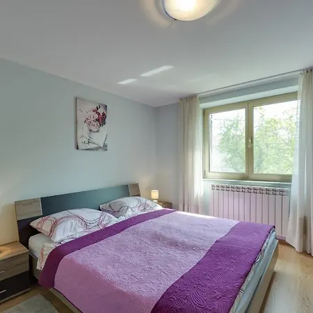 Semesterbostad House Planik